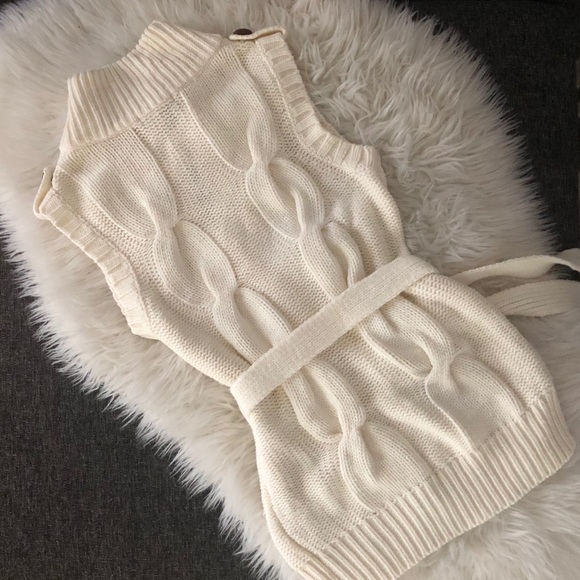 Forever 21 ❄️ Cable Knit Belted Sweater Vest - Picture 2 of 8